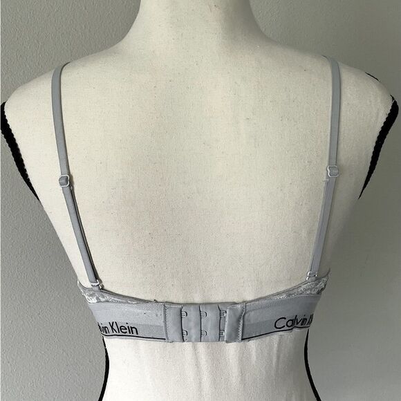 Calvin Klein, Gray, Crushed Velvet, Light-Support, Lined Bra. Size Medium. - Picture 3 of 5